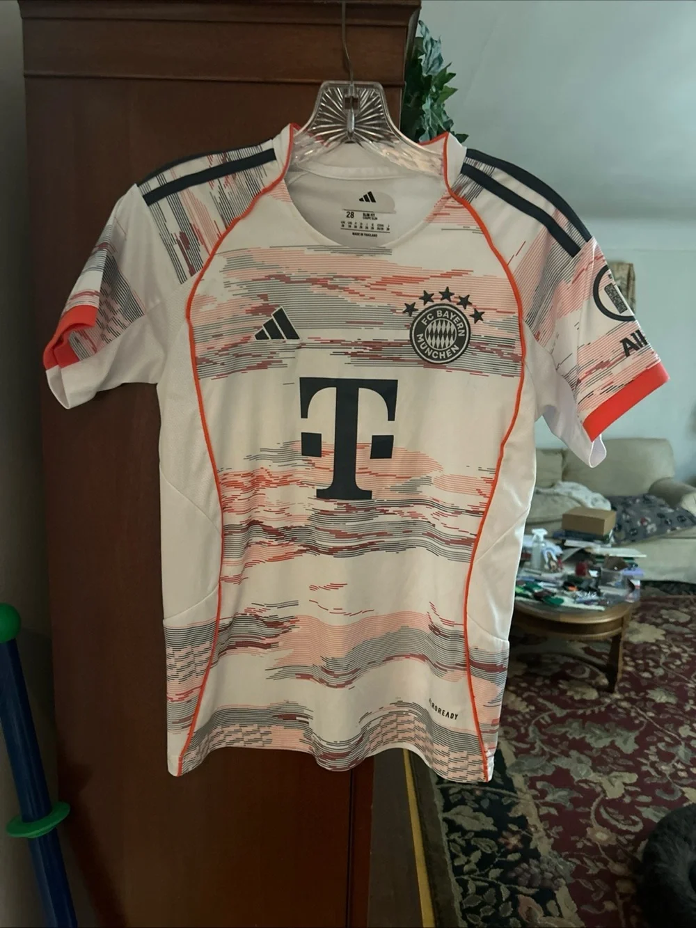 adidas White & Coral FC Bayern Munich Boys Away Jersey 28 slim (10/12)